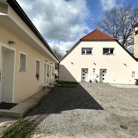 Om Yoga Center Apartamento Slovenska Bistrica Exterior foto