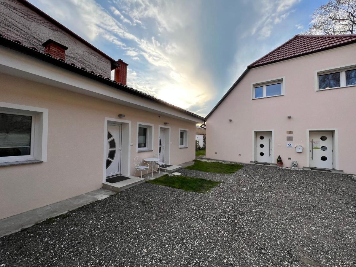 Om Yoga Center Apartamento Slovenska Bistrica Exterior foto