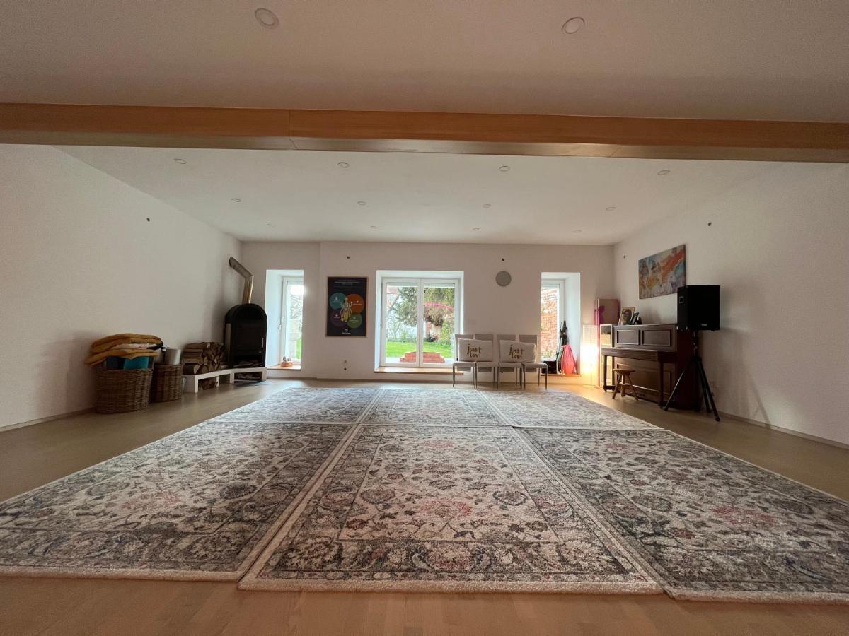 Om Yoga Center Apartamento Slovenska Bistrica Exterior foto